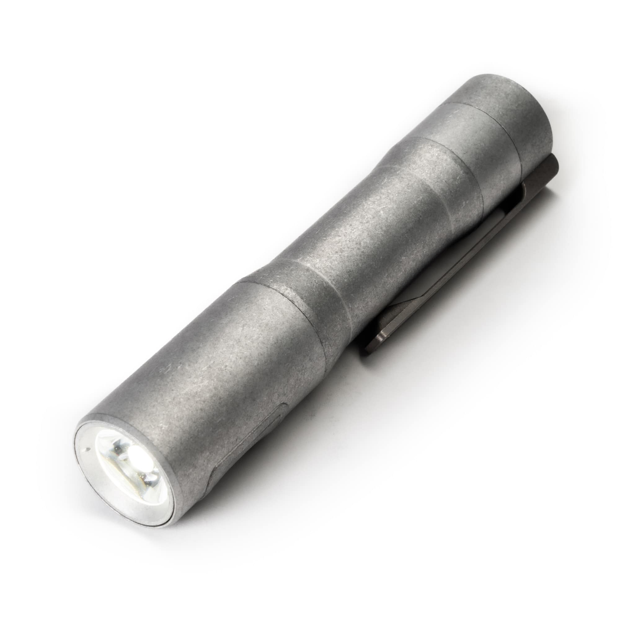 RAMPANTâ„¢ R8 EDC Flashlight (Rough Stonewashed Aluminum + AL Buttons + Bezel + Titanium Clip) 1300+ LUMENS SFT40 - Image 6