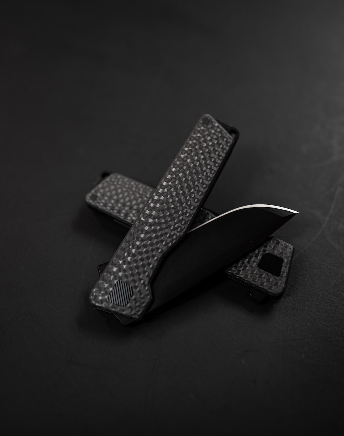 (SOLD OUT) CARBON FIBER DROP — AVAIR M390 Framelock Folding Knife (Jet-Black PVD 6AL-4V Titanium) - Image 7