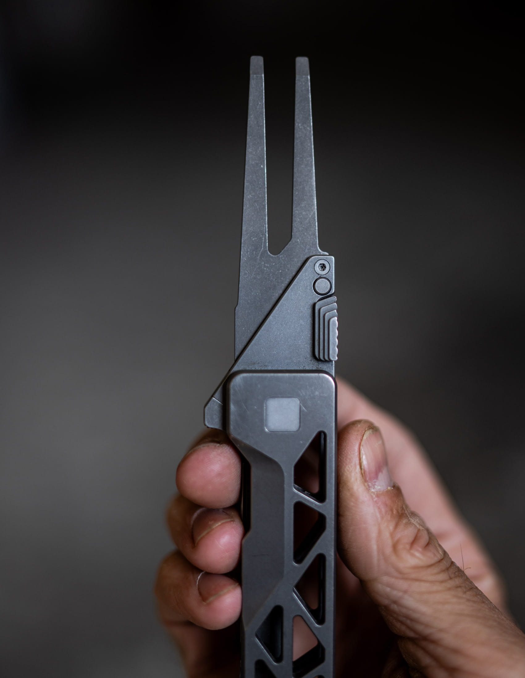 TiRant ULTRA HotSwap™ 1.5MM Premium Titanium Golf Divot Tool (Jet-Black PVD 6AL-4V Titanium) - Image 3