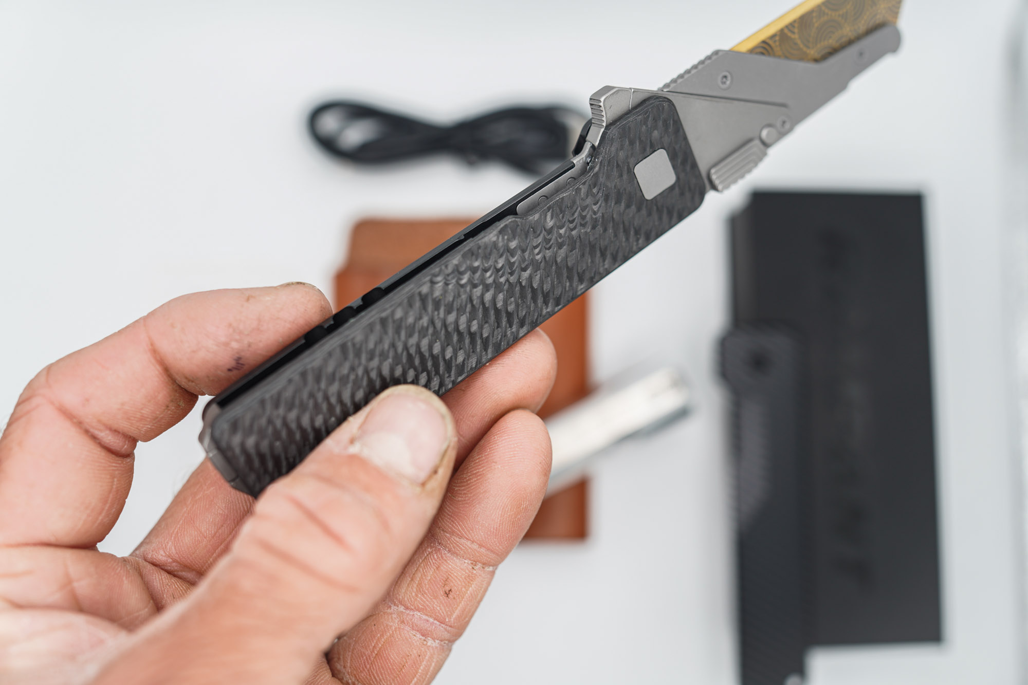 BUILD #47 Combo — Condition 9/10 — TiRant ULTRA Carbon Fiber USA-Milled Deep Slash RH Scale + Jet-Black PVD Deep Slash LH Scale + Original Deep Slash RH Ti Black PVD Scale + 4X Custom Laser Engraved Razor Blades + Rampant R4 519a Aluminum Flashlight In RAW Machined Finish + 9/10 Prototype Brown FieldPro Pocket Organizer W/Belt Loop - Image 3