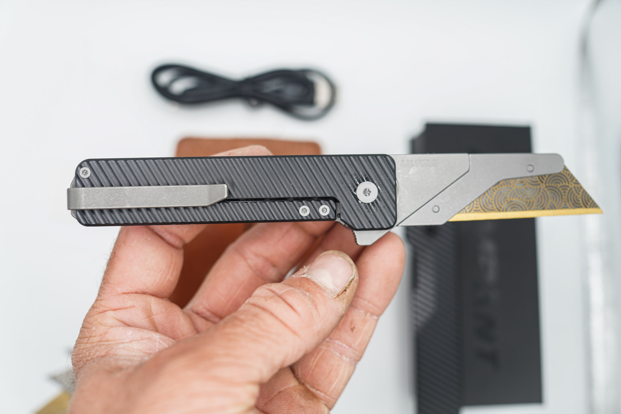 BUILD #47 Combo — Condition 9/10 — TiRant ULTRA Carbon Fiber USA-Milled Deep Slash RH Scale + Jet-Black PVD Deep Slash LH Scale + Original Deep Slash RH Ti Black PVD Scale + 4X Custom Laser Engraved Razor Blades + Rampant R4 519a Aluminum Flashlight In RAW Machined Finish + 9/10 Prototype Brown FieldPro Pocket Organizer W/Belt Loop - Image 5