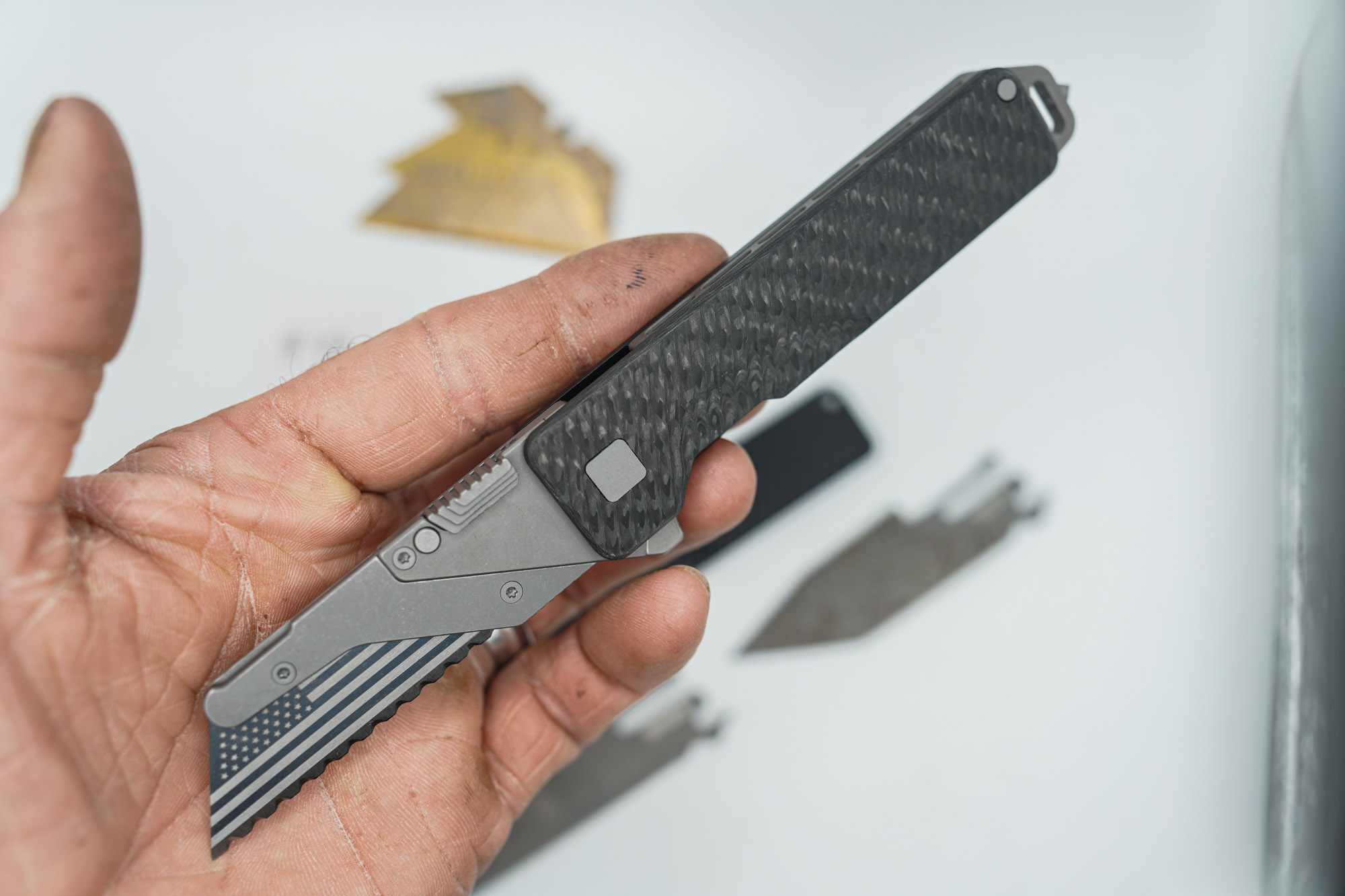 BUILD #48 Combo — Condition 10/10 — TiRant ULTRA Carbon Fiber USA-Milled Deep Slash RH Scale + Jet-Black PVD Deep Slash LH Scale + Original Deep Slash RH Ti Black PVD Scale + Installed Skeleton Glass-Breaker Rear Spacer + 4X Custom Laser Engraved Razor Blades + D2 Full-Razor Style Hotswap Blade + Half Tanto Topo Lasered Blem Blade - Image 5
