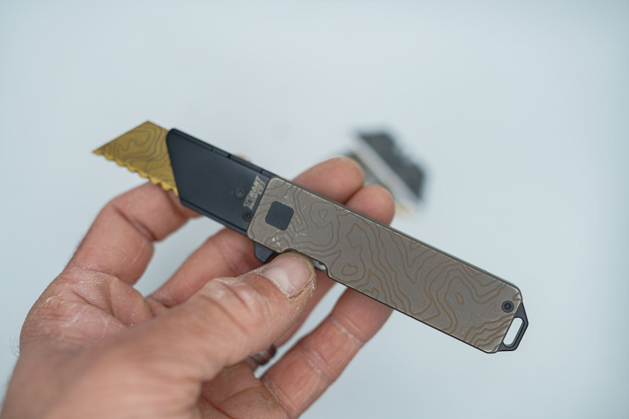 BUILD #129 — Condition 8/10 — TiRant RAZOR V3 Cascadia Topo 3D Milled W/Jet-Black Hardware / Blade Holder + 4X Custom Laser Engraved Razor Blades From The ToolRoom - Image 2