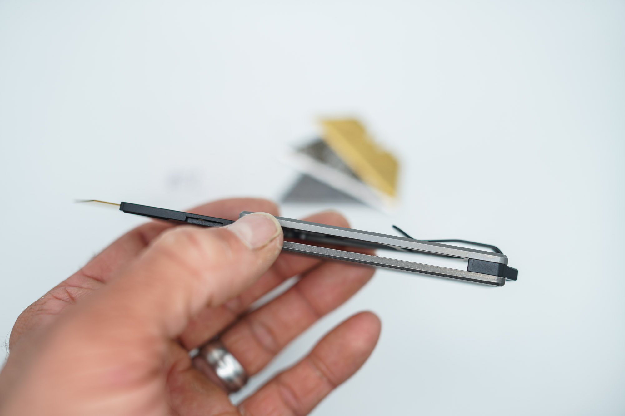 BUILD #152 — Condition 10/10 — TiRant RAZOR V3 Stonewashed Titanium + Jet-Black PVD + USA-Milled 'Micro-Slash' RH Handle + 38MM Mini Clip + 3X Custom Laser Engraved Razor Blades From The ToolRoom - Image 4
