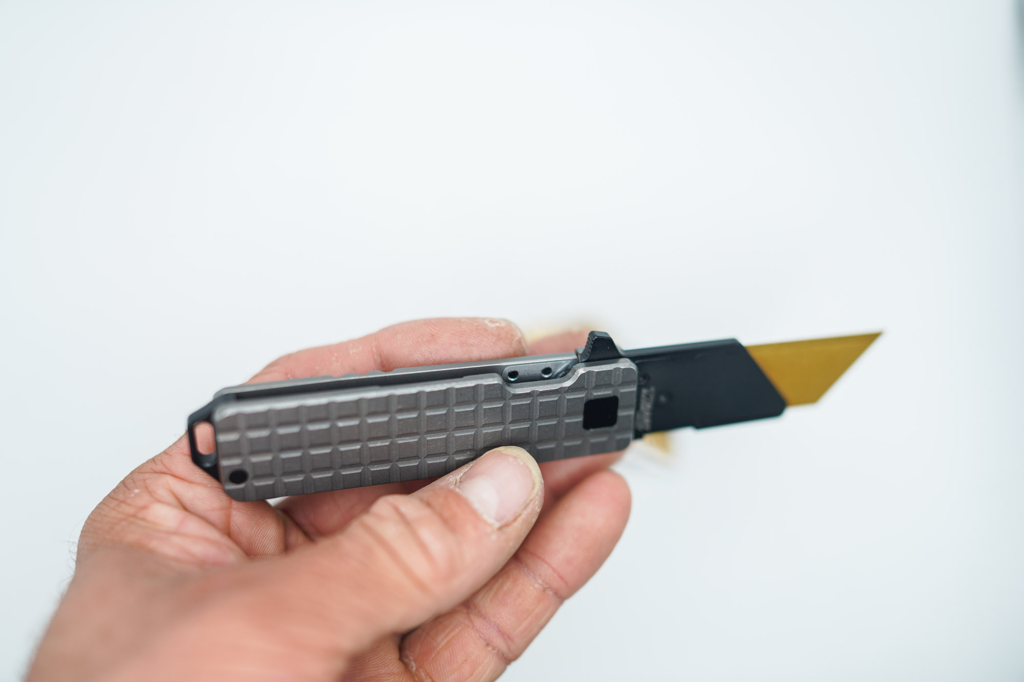 BUILD #166 — Condition 10/10 — TiRant RAZOR V3 Stonewashed Titanium + Jet-Black PVD + USA-Milled RARE FRAG RH Handle + 38MM Mini Clip + 3X Custom Laser Engraved Razor Blades From The ToolRoom - Image 5