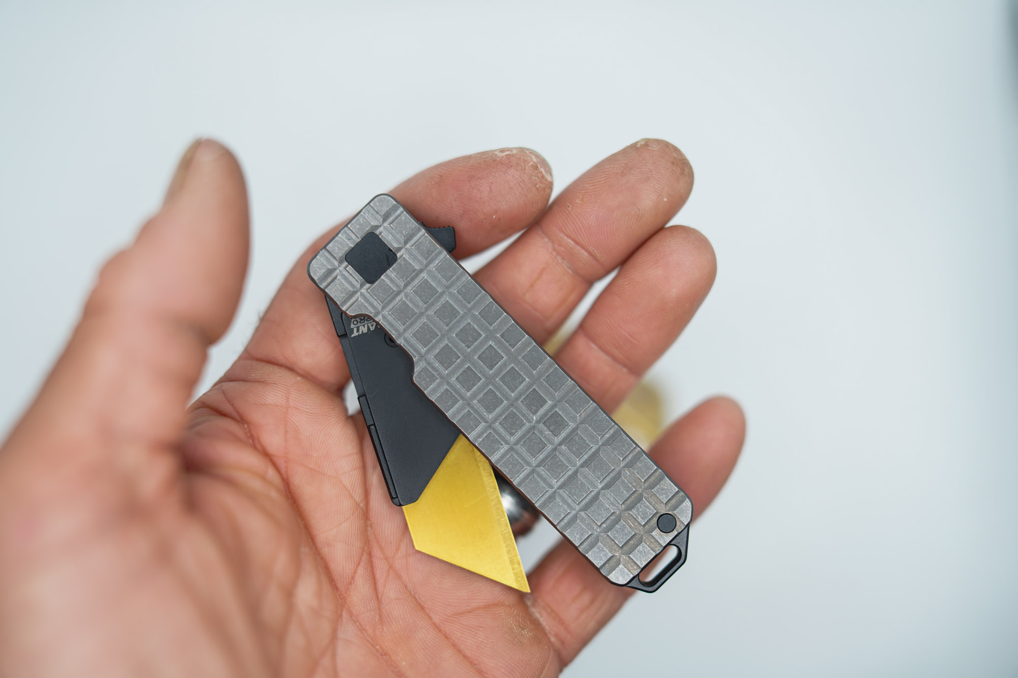 BUILD #166 — Condition 10/10 — TiRant RAZOR V3 Stonewashed Titanium + Jet-Black PVD + USA-Milled RARE FRAG RH Handle + 38MM Mini Clip + 3X Custom Laser Engraved Razor Blades From The ToolRoom - Image 6