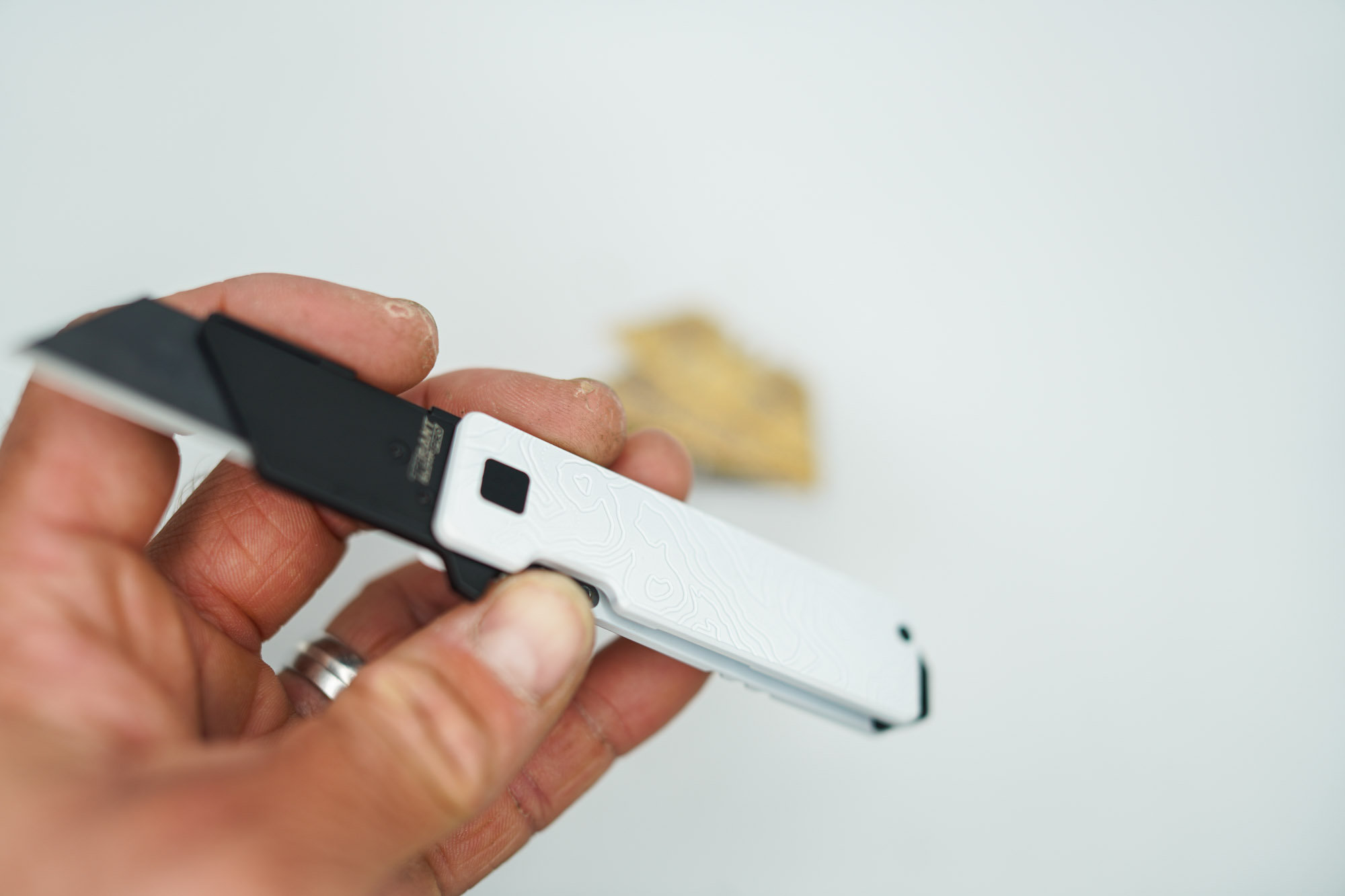 --------- SOLD OUT --------- BUILD #169 — Condition 9/10 — TiRant RAZOR V3 Cascadia 3D-Milled Both Sides + Custom Stark White Blem Cerakote Photo Sample + 3X Custom Laser Engraved Razor Blades From The ToolRoom - Image 3