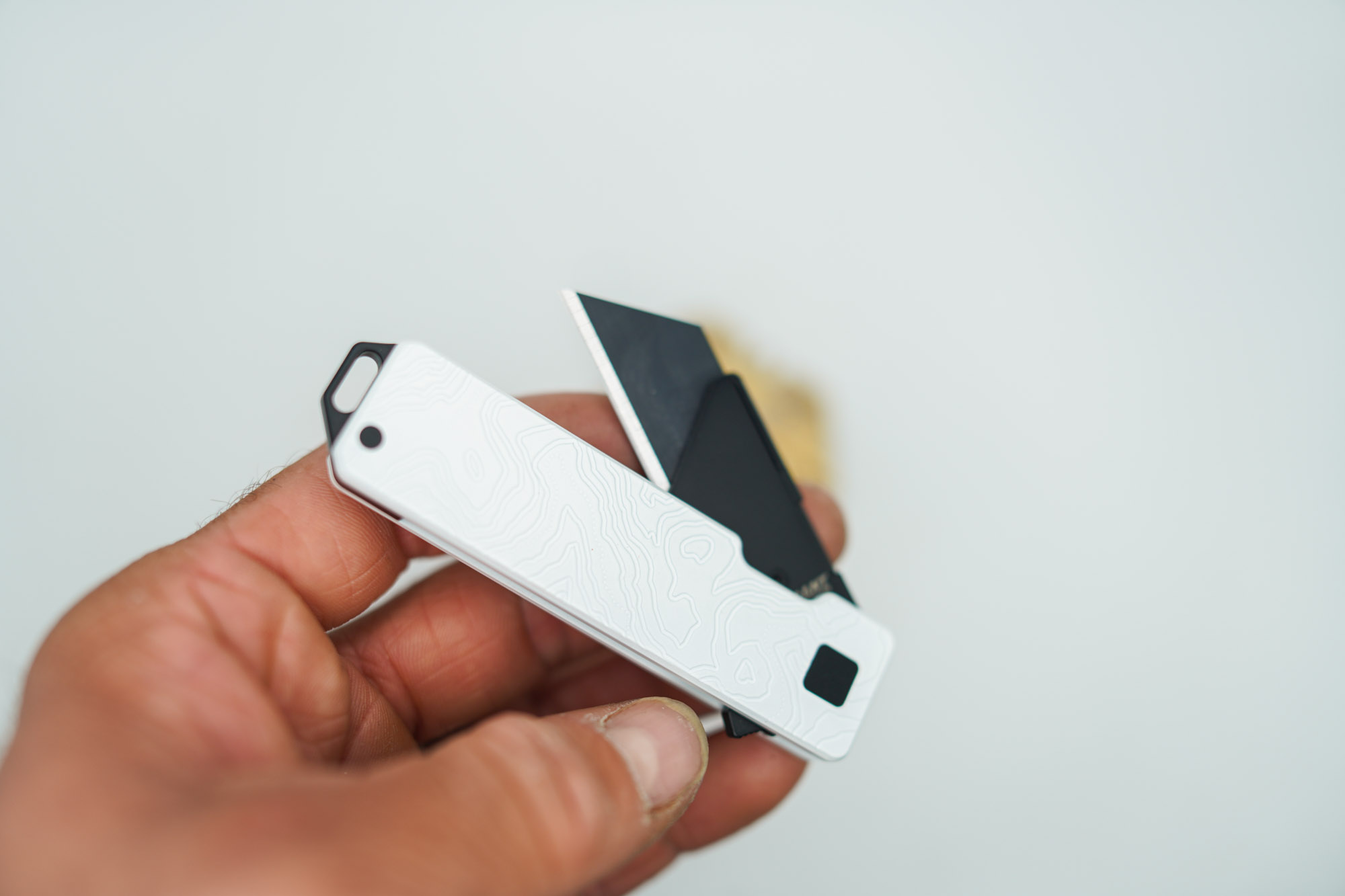 --------- SOLD OUT --------- BUILD #169 — Condition 9/10 — TiRant RAZOR V3 Cascadia 3D-Milled Both Sides + Custom Stark White Blem Cerakote Photo Sample + 3X Custom Laser Engraved Razor Blades From The ToolRoom - Image 7
