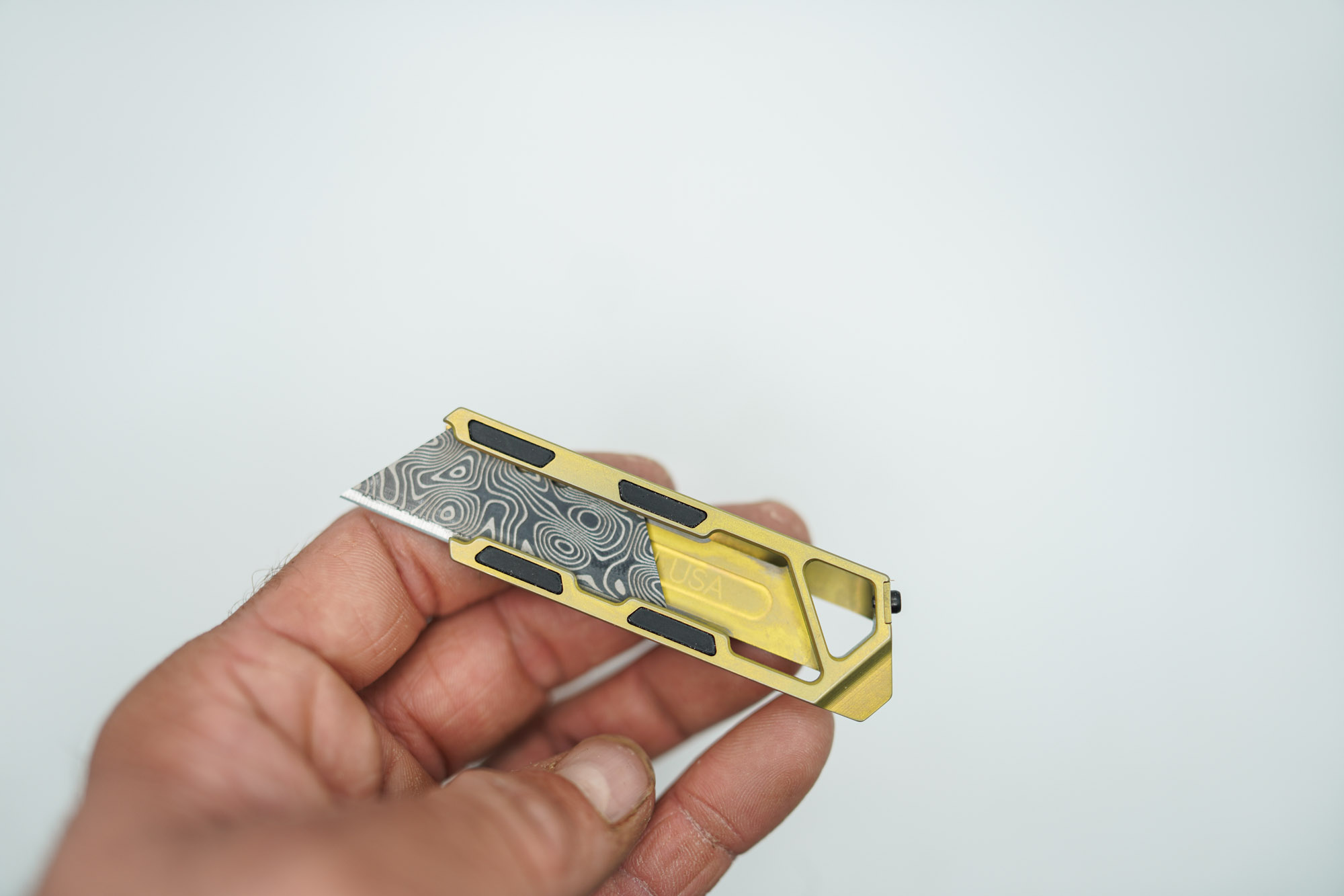 BUILD #191 Condition 9/10 — TiRant RAZOR-M MacLock Edition 2.0 (Black Magnets With Clip) + Gold/Green-Tint ANO Prototype (See Photo For Exact Knife) W/Custom Laser Engraved Gold Razor Blade - Image 6