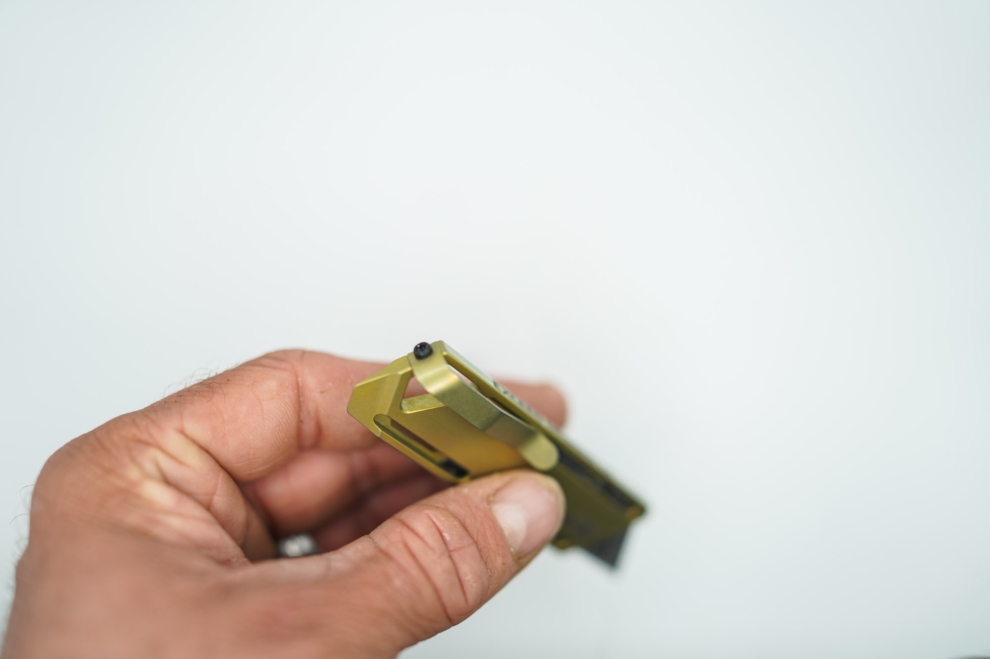 BUILD #191 Condition 9/10 — TiRant RAZOR-M MacLock Edition 2.0 (Black Magnets With Clip) + Gold/Green-Tint ANO Prototype (See Photo For Exact Knife) W/Custom Laser Engraved Gold Razor Blade - Image 4