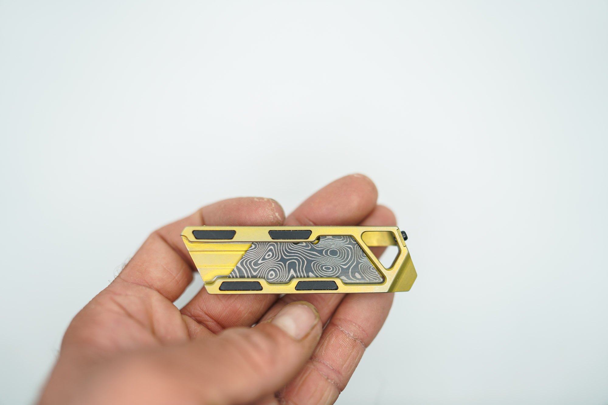 BUILD #191 Condition 9/10 — TiRant RAZOR-M MacLock Edition 2.0 (Black Magnets With Clip) + Gold/Green-Tint ANO Prototype (See Photo For Exact Knife) W/Custom Laser Engraved Gold Razor Blade - Image 3