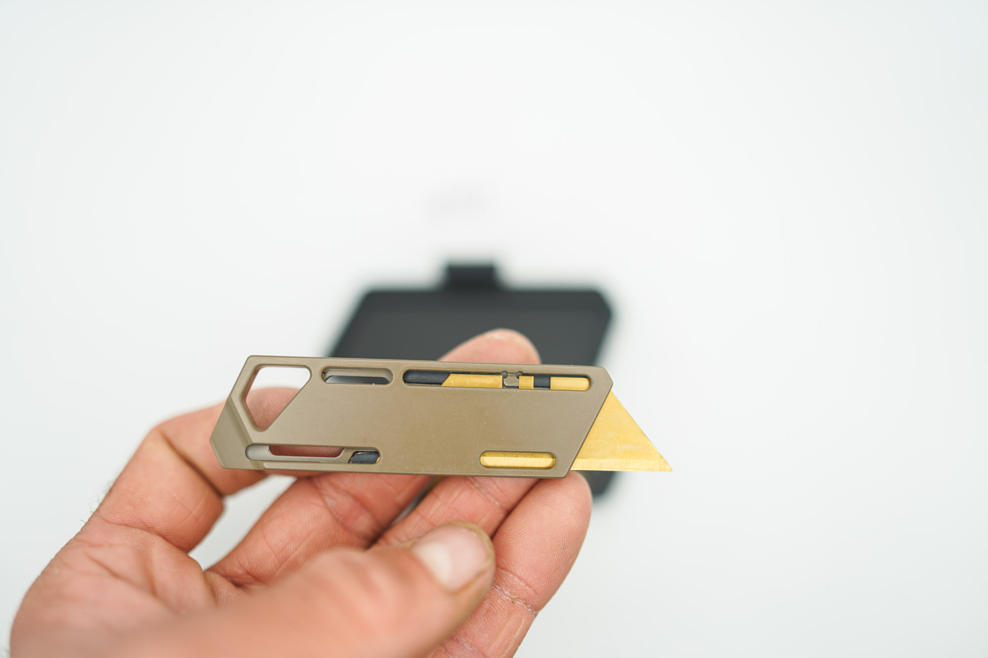 BUILD #192 Condition 9/10 — TiRant RAZOR-M MacLock Edition 2.0 (Black Magnets With No Clip) + FDE-TAN Cerakote Prototype (See Photo For Exact Knife) 10X Gold Razor Blades - Image 5